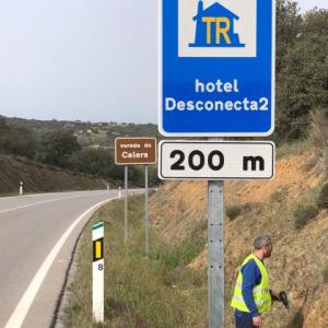 Cartel homologado seguridad Vial vertical, para hotel Desconecta2 en Monesterio Badajoz.