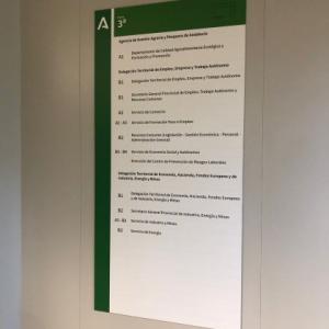 Fabricación y colocación de 18 Directorios homologados para la Consejería de gestión Agraria y Pesquera de Junta de Andalucía en Sevilla. 