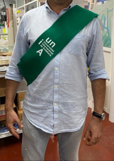 Bandas de entrega de diplomas para la Universidad Internacional de Andalucía.