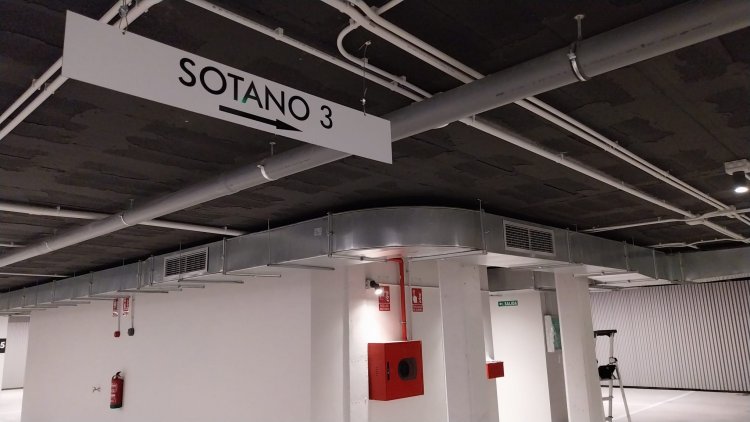 Cartel de señalización de sótano parking, para Construcciones Bonifacio Solis en Málaga.