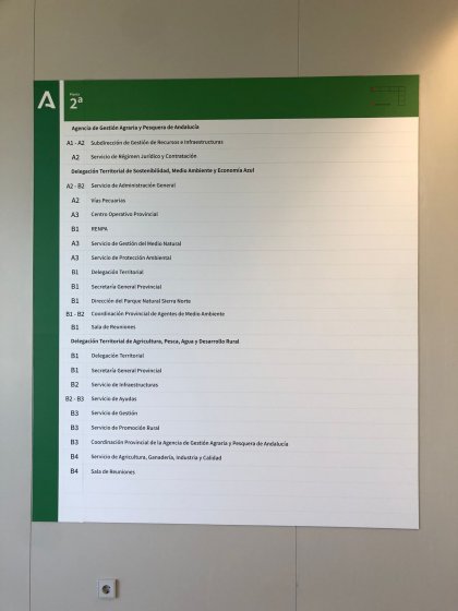 Fabricación y colocación de 18 Directorios homologados para la Consejería de gestión Agraria y Pesquera de Junta de Andalucía en Sevilla. 