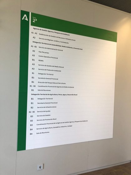 Fabricación y colocación de 18 Directorios homologados para la Consejería de gestión Agraria y Pesquera de Junta de Andalucía en Sevilla. 