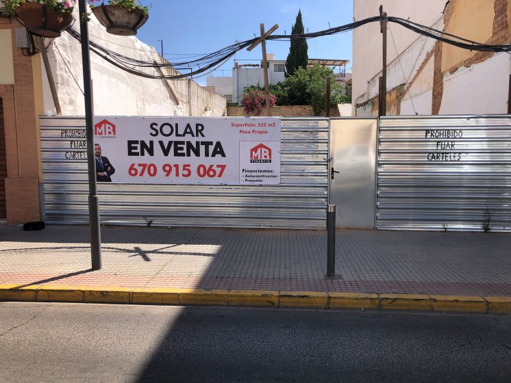 Lona promoción inmobiliaria para MB en Dos Hermanas Sevilla.