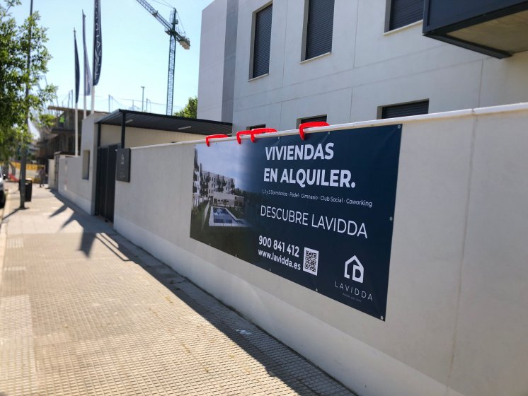 Lonas promoción inmobiliaria para Deacapital en Camas Sevilla.