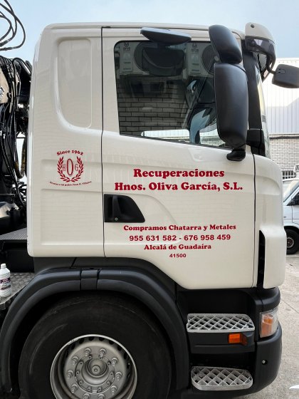 Rotulación de camión en vinilo de corte para Hermanos Oliva García SL, en Alcalá de Guadaira Sevilla.