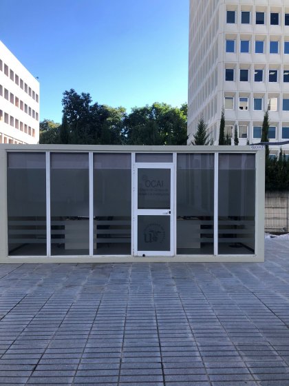 Rotulación de caseta oficina en vinilo ácido para la Universidad de Sevilla.