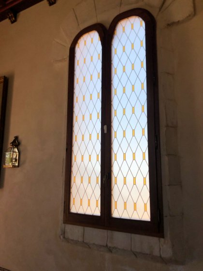Rotulación de cristales en vinilo impreso y laminado para la Hacienda Oran Sevilla.