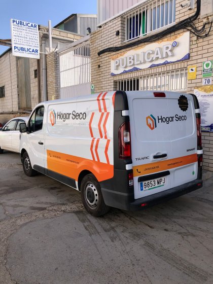 Rotulación de Furgoneta en vinilo fundido para Hogar Seco en Sevilla.