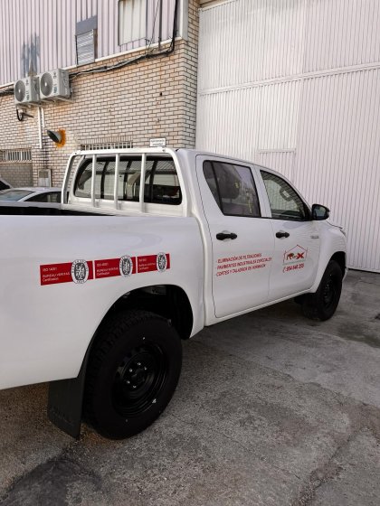 Rotulación de pick up o picat en vinilo de corte. Trabajos para Reepoxa en Sevilla.