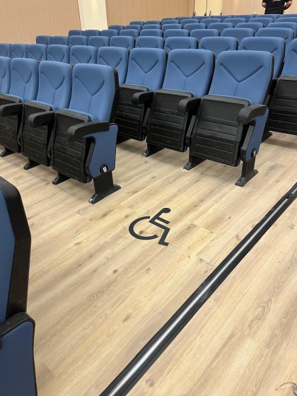 Rotulación suelo pictogramas para el teatro de Bormujo en Sevilla.
