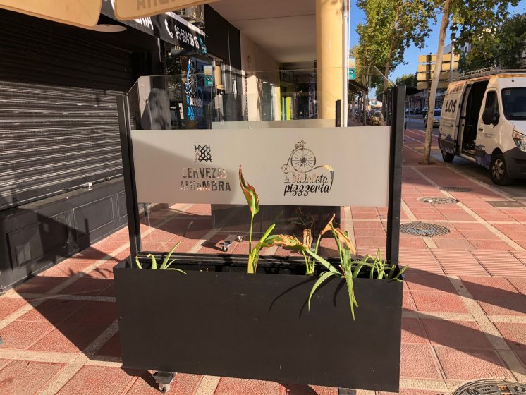 Rotulación de vinilo ácido imitación chorro de arena, para la Bicicleta en Dos Hermanas, Sevilla.