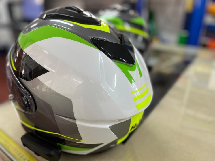 Rotulación en vinilo de casco de moto en Sevilla.