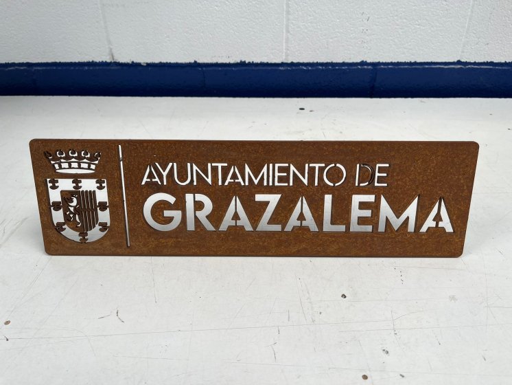 Rótulo cartel en acero cortén fresado para el Ayuntamiento de Grazalema.