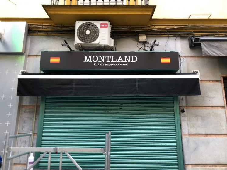 Rótulo cartel de Cajón luminoso con frente de metacrilato e iluminado con led. Montland, en Sevilla