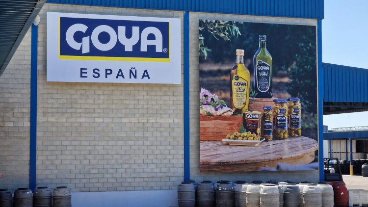 Rótulo cartel para frente de nave. Trabajos para Goya España en Sevilla