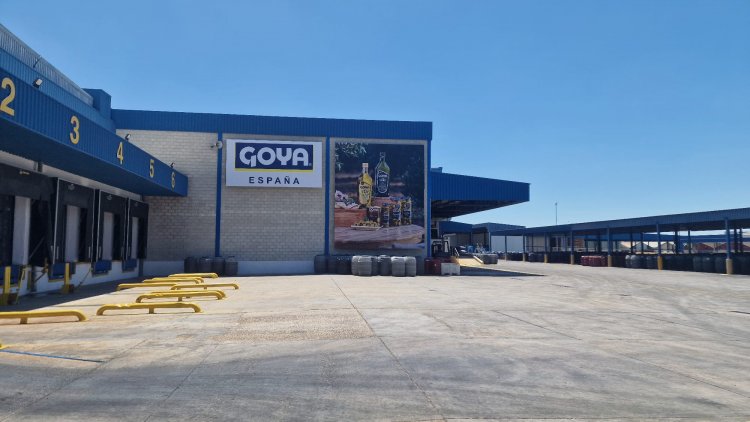 Rótulo cartel para frente de nave. Trabajos para Goya España en Sevilla