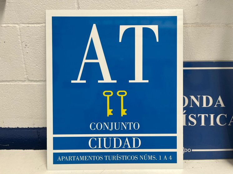 Rótulo Cartel Placas homologada apartamentos turísticos Ciudad