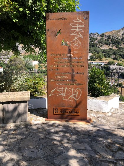 Tótem o Monolito calado sobre acero cortén, para el Ayuntamiento de Grazalema en Cádiz.