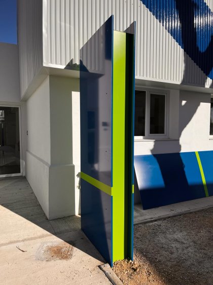 Tóten señalizadores en el recinto de Navantia. Trabajos para Fonsan-gestion Y Construccion SL de Sevilla.