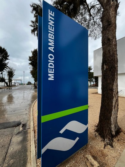 Tóten señalizadores en el recinto de Navantia. Trabajos para Fonsan-gestion Y Construccion SL de Sevilla.