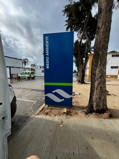 Tóten señalizadores en el recinto de Navantia. Trabajos para Fonsan-gestion Y Construccion SL de Sevilla.