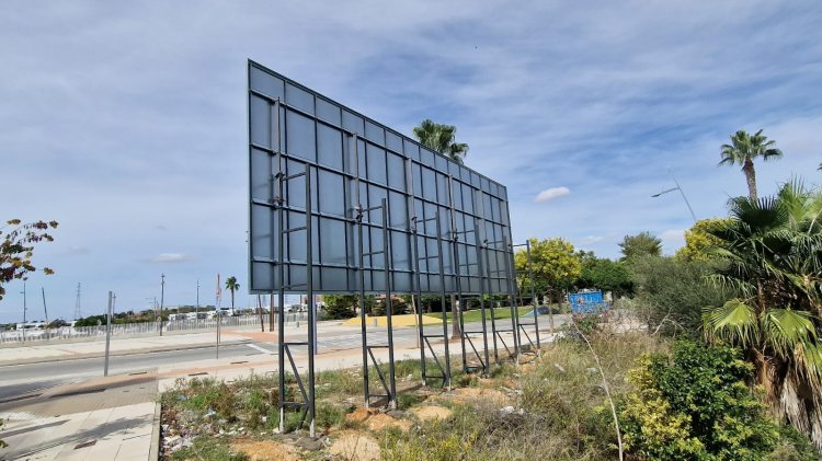 valla de 14x4 m de obra con infografía en impresión digital sobre composite. Para Exxacon Linvig Entrenúcleos Dos Hermanas Sevilla. 