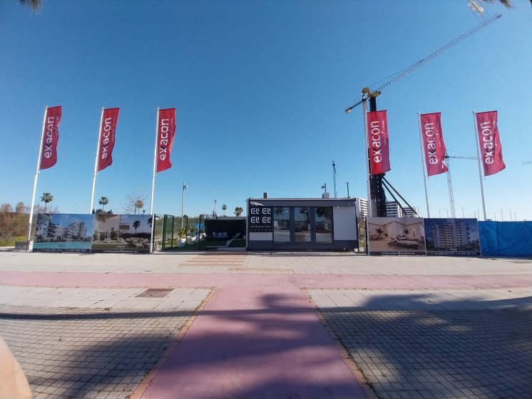 Valla cartel de obra con infografía en impresión digital sobre composite. Para Exxacon Linvig Entrenúcleos Dos Hermanas Sevilla. 