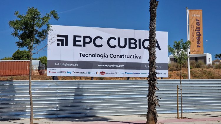 Valla publicitaria o cartel de obra de 8x3 m. EPC Cúbica en Entrenúcleos Dos Hermanas Sevilla.