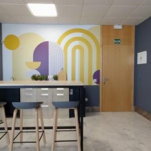 Rotulación de cristal en vinilo ácido imprimible laminado para Puertas Abiertas en Sevilla.