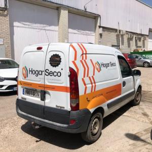 Rotulación de Furgoneta en vinilo fundido para Hogar Seco en Sevilla.