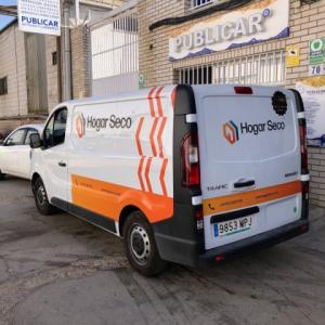 Rotulación de Furgoneta en vinilo fundido para Hogar Seco en Sevilla.