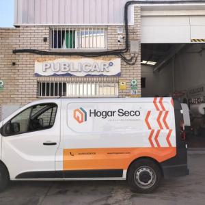 Rotulación de Furgoneta en vinilo fundido para Hogar Seco en Sevilla.