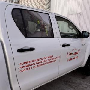 Rotulación de pick up o picat en vinilo de corte. Trabajos para Reepoxa en Sevilla.