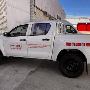 Rotulación de pick up o picat en vinilo de corte. Trabajos para Reepoxa en Sevilla.