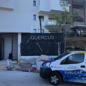 Rótulo en letras corpóreas de acero inoxidable. Trabajos para Construcciones Bonifacio Solis ne Málaga.