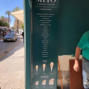 Rótulo letras corpóreas en aluminio lacado y frente de metacrilato e iluminadas con led. Mito helado italiano en Sevilla.