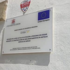 Rótulo en placa de metacrilato rotulada a la inversa. Ayuntamiento de Córdoba