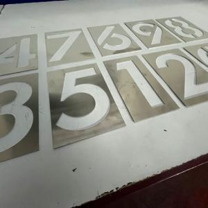 R&oacute;tulo plantilla en aluminio para Reepoxa Sevilla.