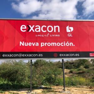 Valla publicitaria o cartel de obra de 8x3 m. Exxacon en Entrenúcleos Dos Hermanas Sevilla.